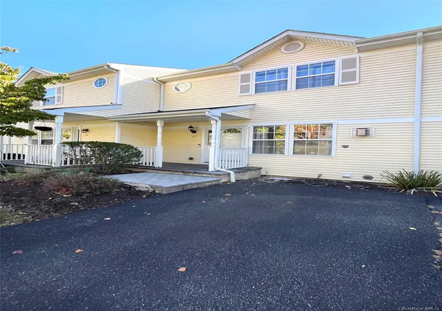 Photo 1 of Single family home for sale at 17 Lake Ridge Dr, Wallkill, NY 10940 | MLS# 1065474 | Listing updated on 2026-10-23