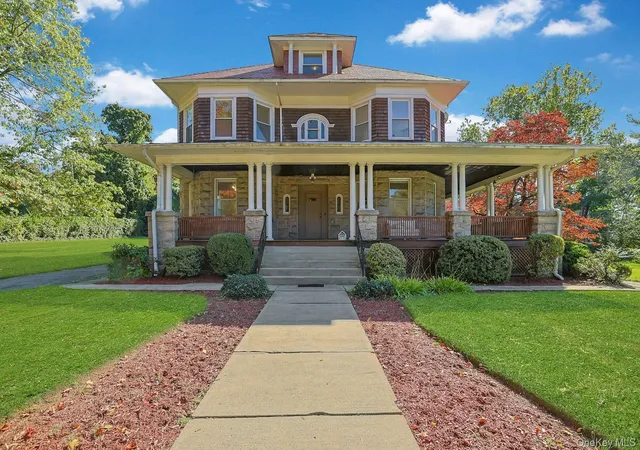 Photo 3 of Single family home for sale at 43 Broadview Ave, New Rochelle, NY 10804 | MLS# 1065528 | Listing updated on 2026-10-25
