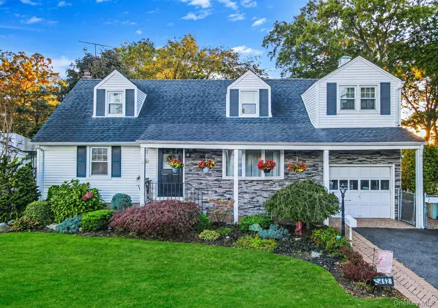 Single family home for sale at 462 Hull St, Hempstead, NY 11554 | MLS# 1065539