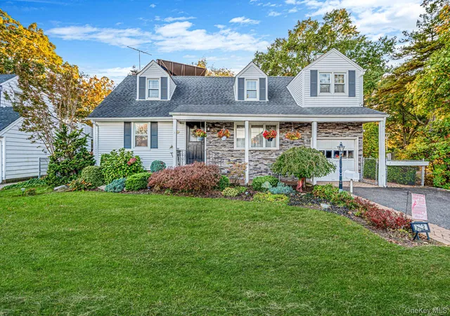 Photo 1 of Single family home for sale at 462 Hull St, Hempstead, NY 11554 | MLS# 1065539 | Listing updated on 2026-10-25