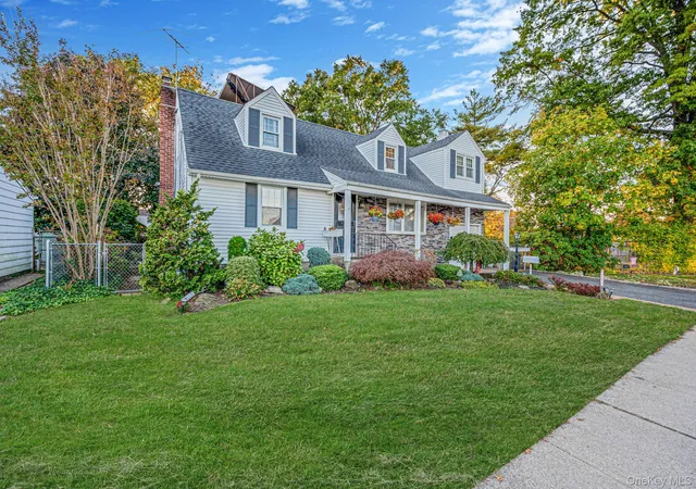 Photo 3 of Single family home for sale at 462 Hull St, Hempstead, NY 11554 | MLS# 1065539 | Listing updated on 2026-10-25