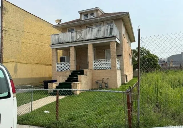 Photo 2 of House for sale at 216 Beach 31st St, New York, NY 11691 | MLS# 1065583 | Listing updated on 2026-10-23