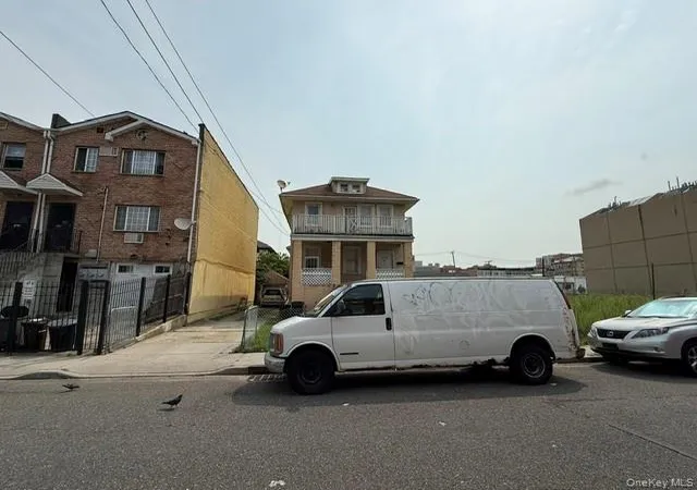 Photo 3 of House for sale at 216 Beach 31st St, New York, NY 11691 | MLS# 1065583 | Listing updated on 2026-10-23