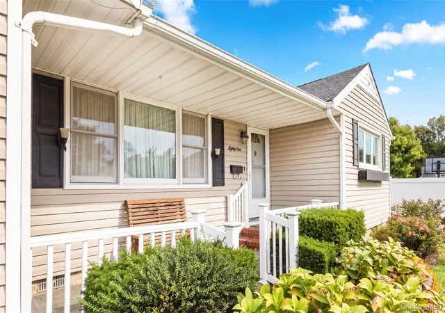 Photo 2 of Single family home for sale at 81 Berkshire Rd, Oyster Bay, NY 11714 | MLS# 1065592 | Listing updated on 2026-10-27