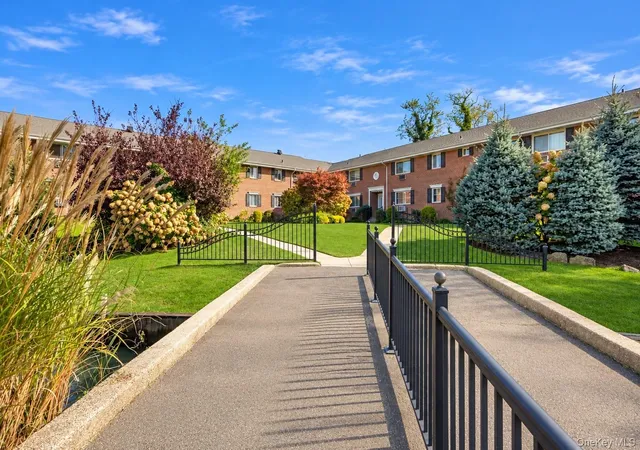 Condo for sale at 200 Merrick Rd #X, Babylon, NY 11701 | MLS# 1065629