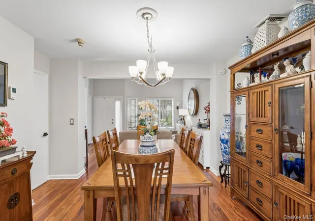 Photo 3 of Single family home for sale at 11 Oakmont Ln, Islip, NY 11706 | MLS# 1065652 | Listing updated on 2026-10-26