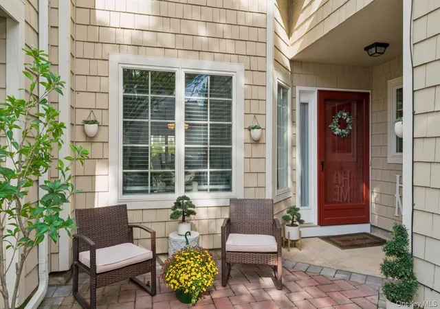 Photo 1 of Single family home for sale at 11 Oakmont Ln, Islip, NY 11706 | MLS# 1065652 | Listing updated on 2026-10-26