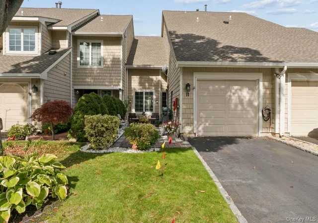 Single family home for sale at 11 Oakmont Ln, Islip, NY 11706 | MLS# 1065652
