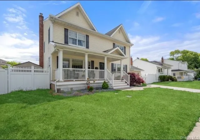 Photo 1 of Single family home for sale at 47 Syosset Cir, Oyster Bay, NY 11791 | MLS# 1065680 | Listing updated on 2026-10-27