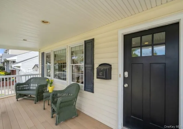 Photo 3 of Single family home for sale at 47 Syosset Cir, Oyster Bay, NY 11791 | MLS# 1065680 | Listing updated on 2026-10-27