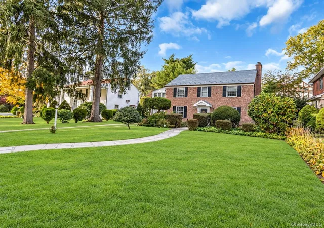 Photo 1 of Single family home for sale at 9 Old Ox Rd, North Hempstead, NY 11030 | MLS# 1065682 | Listing updated on 2026-10-30