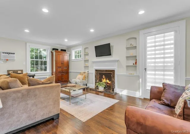 Photo 2 of Single family home for sale at 9 Old Ox Rd, North Hempstead, NY 11030 | MLS# 1065682 | Listing updated on 2026-10-30
