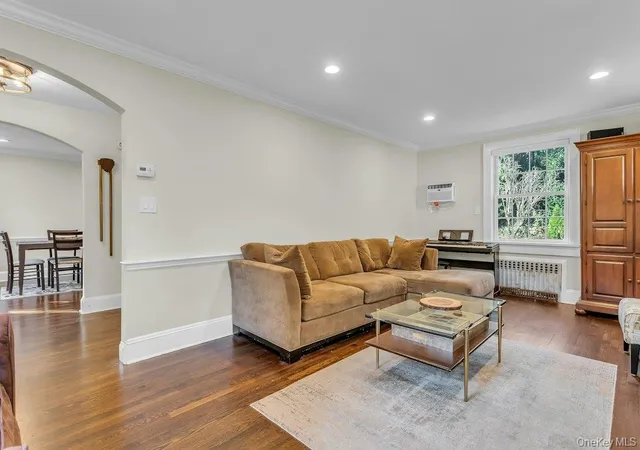 Photo 3 of Single family home for sale at 9 Old Ox Rd, North Hempstead, NY 11030 | MLS# 1065682 | Listing updated on 2026-10-30