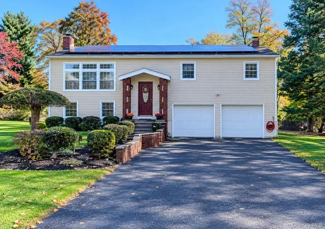 Photo 2 of Single family home for sale at 41 Ona Ln, New Windsor, NY 12553 | MLS# 1065702 | Listing updated on 2026-10-29