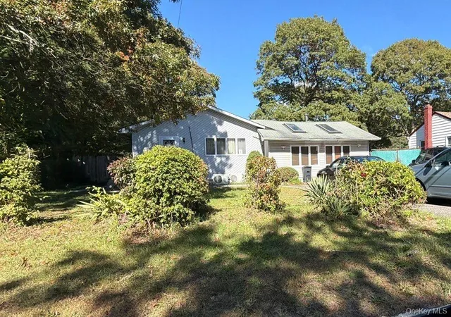 Single family home for sale at 5475 Expressway Dr N, Brookhaven, NY 11742 | MLS# 1065705