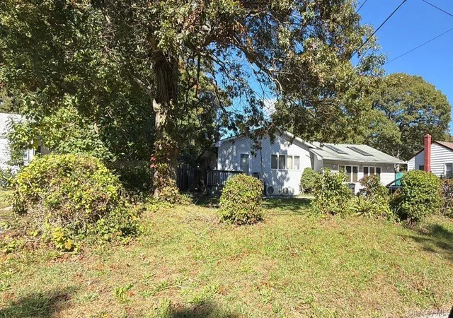 Photo 2 of Single family home for sale at 5475 Expressway Dr N, Brookhaven, NY 11742 | MLS# 1065705 | Listing updated on 2026-10-23