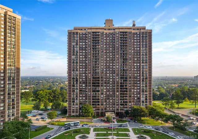 Condo for sale at 27010 Grand Central Pkwy #33G, New York, NY 11005 | MLS# 1065719