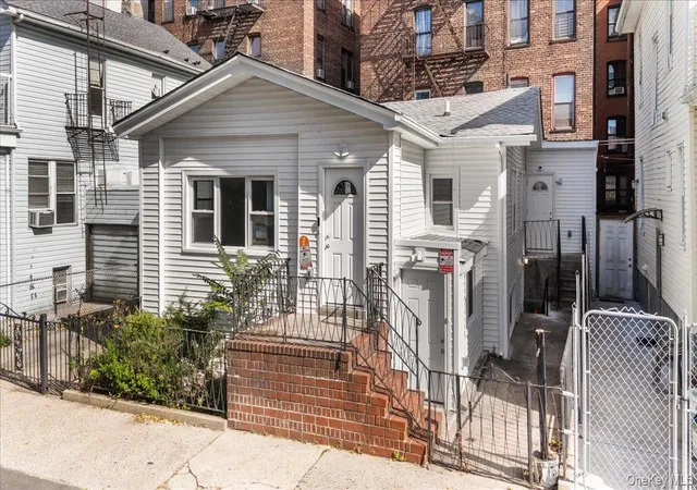 Photo 2 of House for sale at 3041 Brighton 8th St, New York, NY 11235 | MLS# 1065745 | Listing updated on 2026-10-29