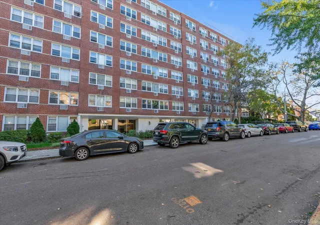 Condo for sale at 172-70 Highland Ave #6B, New York, NY 11432 | MLS# 1065798