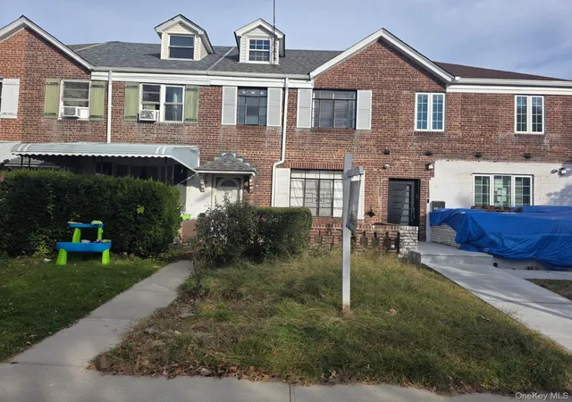 Photo 3 of Single family home for sale at 17617 77th Road, New York, NY 11366 | MLS# 1065811 | Listing updated on 2026-10-28