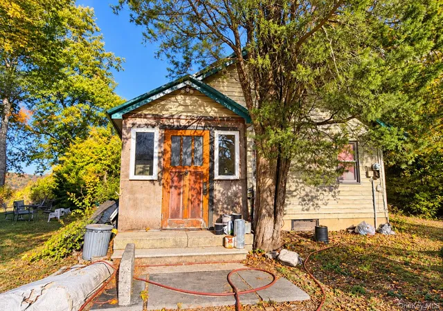 Photo 1 of Single family home for sale at 822 Oakwood Dr, Peekskill, NY 10566 | MLS# 1065853 | Listing updated on 2026-10-23