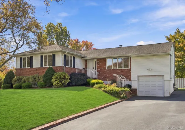 Single family home for sale at 3 Yorkville Ln, Huntington, NY 11747 | MLS# 1065869