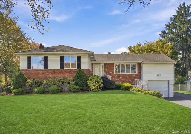Photo 1 of Single family home for sale at 3 Yorkville Ln, Huntington, NY 11747 | MLS# 1065869 | Listing updated on 2026-10-25