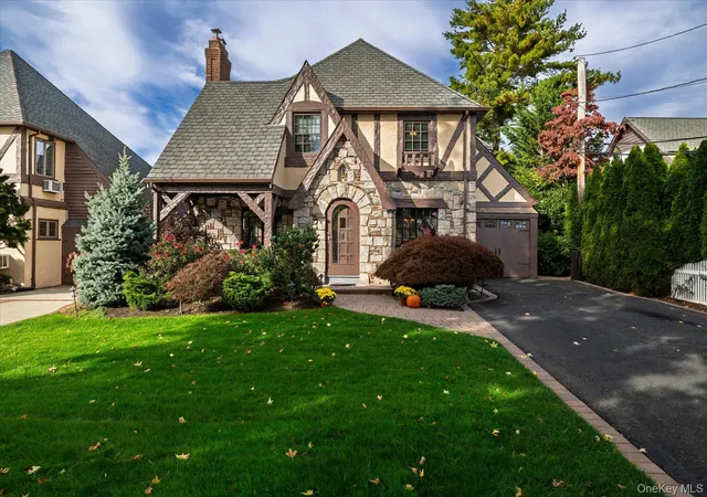 Single family home for sale at 15 Brevoort Pl, Hempstead, NY 11570 | MLS# 1065875