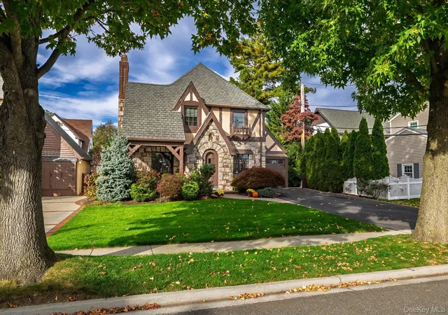 Photo 1 of Single family home for sale at 15 Brevoort Pl, Hempstead, NY 11570 | MLS# 1065875 | Listing updated on 2026-10-28