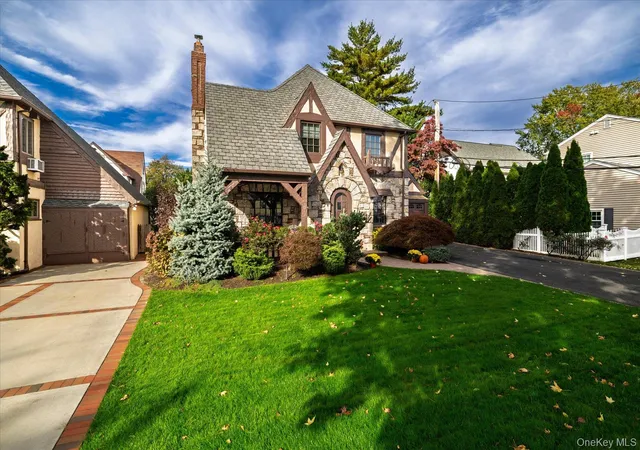 Photo 4 of Single family home for sale at 15 Brevoort Pl, Hempstead, NY 11570 | MLS# 1065875 | Listing updated on 2026-10-28