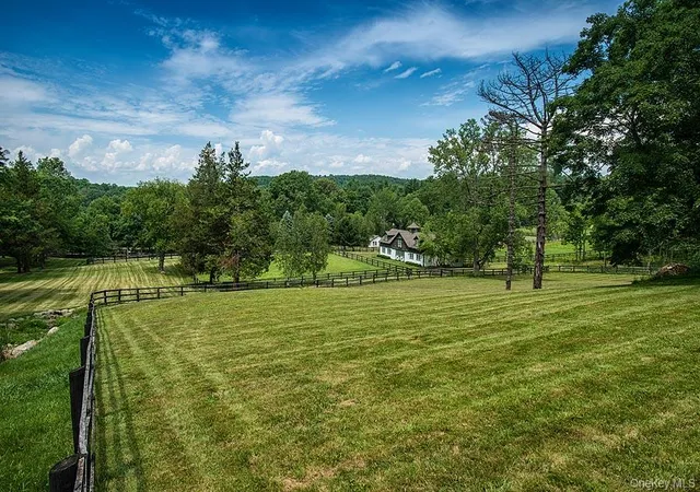 Photo 4 of Single family home for sale at 34 Boutonville Rd, Pound Ridge, NY 10576 | MLS# 1065918 | Listing updated on 2026-10-27