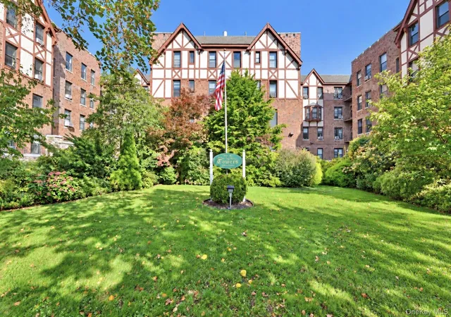 Condo for sale at 160-15 Powells Cvs Blvd #D3, New York, NY 11357 | MLS# 1065919