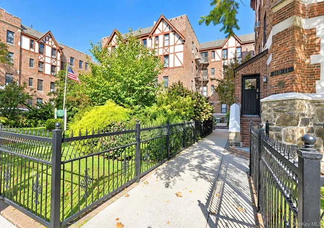 Photo 2 of House for sale at 160-15 Powells Cvs Blvd #D3, New York, NY 11357 | MLS# 1065919 | Listing updated on 2026-10-25