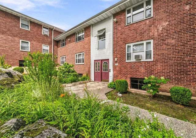 Photo 1 of Condo for sale at 836 N Broadway #2E, Yonkers, NY 10701 | MLS# 1065989 | Listing updated on 2026-10-26