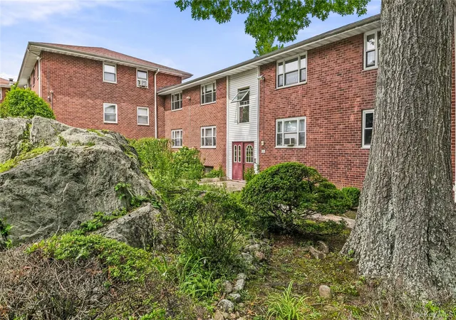 Photo 2 of Condo for sale at 836 N Broadway #2E, Yonkers, NY 10701 | MLS# 1065989 | Listing updated on 2026-10-26