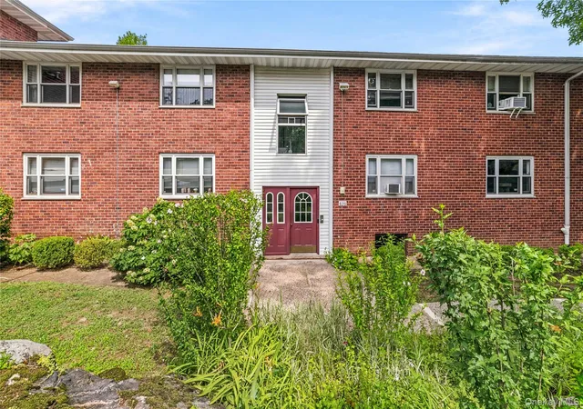 Photo 3 of Condo for sale at 836 N Broadway #2E, Yonkers, NY 10701 | MLS# 1065989 | Listing updated on 2026-10-26