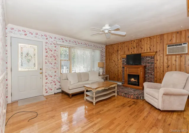 Photo 3 of Single family home for sale at 35 Huron St, Brookhaven, NY 11776 | MLS# 1065992 | Listing updated on 2026-10-23