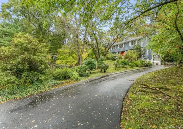 Photo 2 of Single family home for sale at 3 Marisa Ct, Cortlandt, NY 10548 | MLS# 1065999 | Listing updated on 2026-10-23