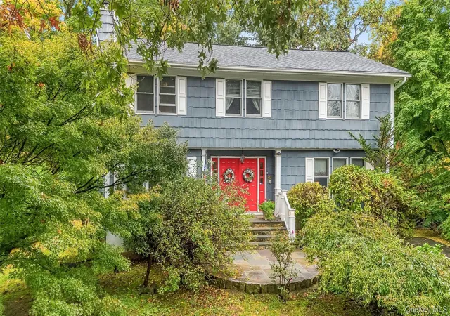 Photo 3 of Single family home for sale at 3 Marisa Ct, Cortlandt, NY 10548 | MLS# 1065999 | Listing updated on 2026-10-23
