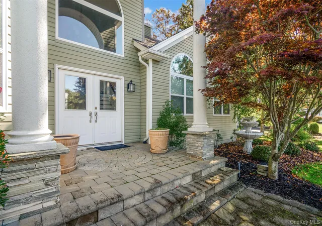Photo 2 of Single family home for sale at 13 Horstead Ct, Brookhaven, NY 11980 | MLS# 1066019 | Listing updated on 2026-10-29