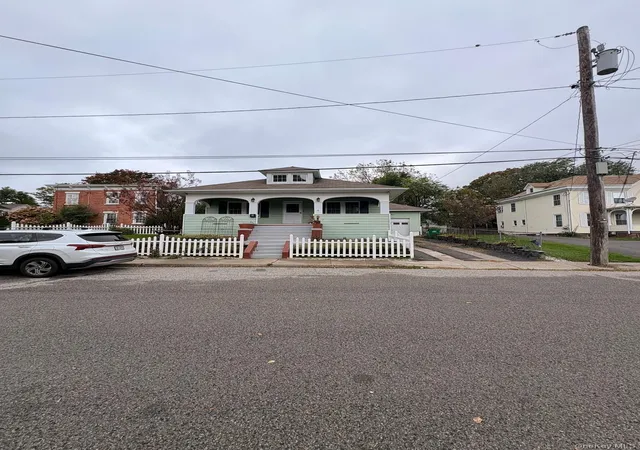 Photo 2 of Single family home for sale at 8 Davis St, Beacon, NY 12508 | MLS# 1066021 | Listing updated on 2026-10-29