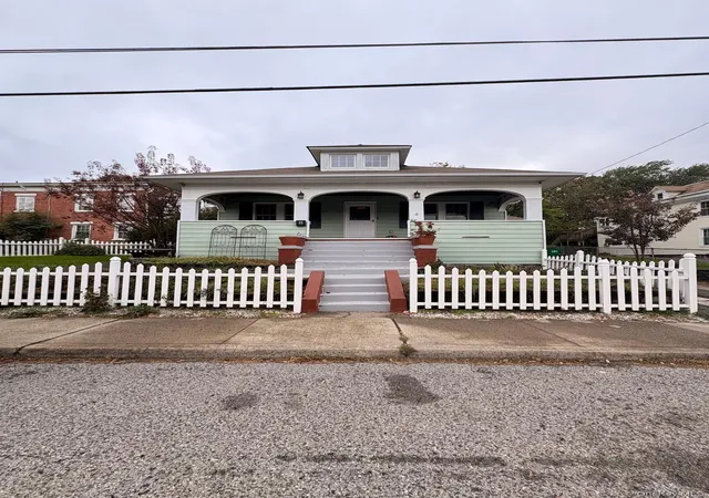 Photo 3 of Single family home for sale at 8 Davis St, Beacon, NY 12508 | MLS# 1066021 | Listing updated on 2026-10-29