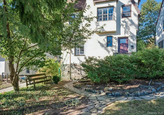 Photo 2 of Single family home for sale at 321 Bronxville Rd, Yonkers, NY 10708 | MLS# 1066026 | Listing updated on 2026-10-24