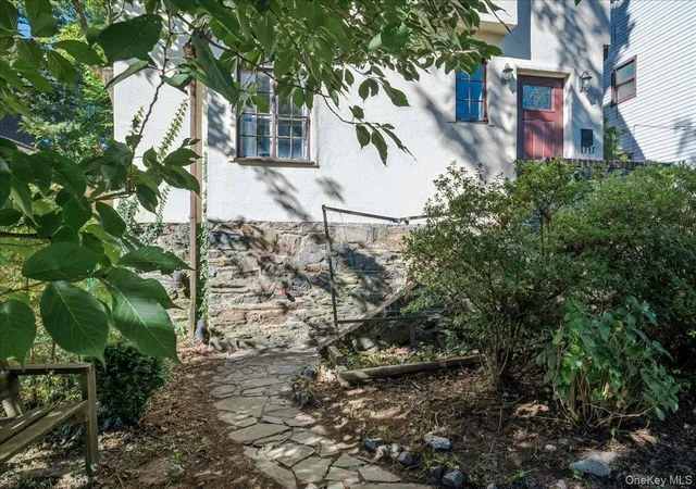 Photo 3 of Single family home for sale at 321 Bronxville Rd, Yonkers, NY 10708 | MLS# 1066026 | Listing updated on 2026-10-24