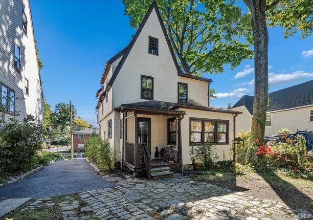 Photo 3 of Single family home for sale at 321 Bronxville Rd, Yonkers, NY 10708 | MLS# 1066026 | Listing updated on 2026-10-24