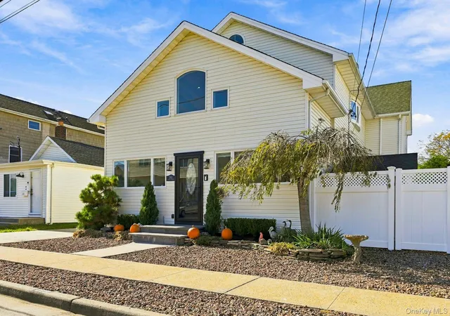 Photo 2 of Single family home for sale at 250 Arthur St, Hempstead, NY 11520 | MLS# 1066050 | Listing updated on 2026-10-29