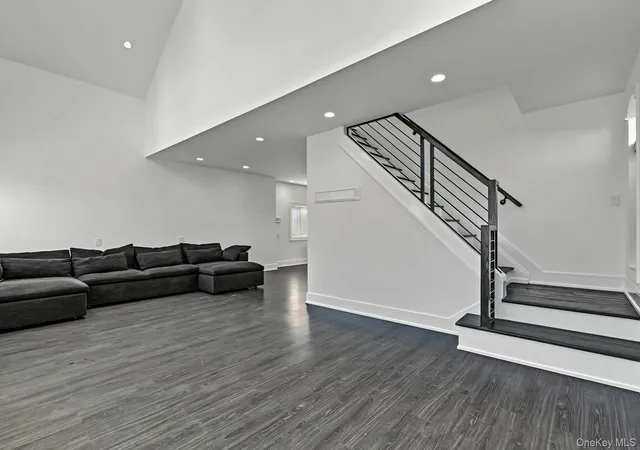Photo 4 of Single family home for sale at 250 Arthur St, Hempstead, NY 11520 | MLS# 1066050 | Listing updated on 2026-10-29