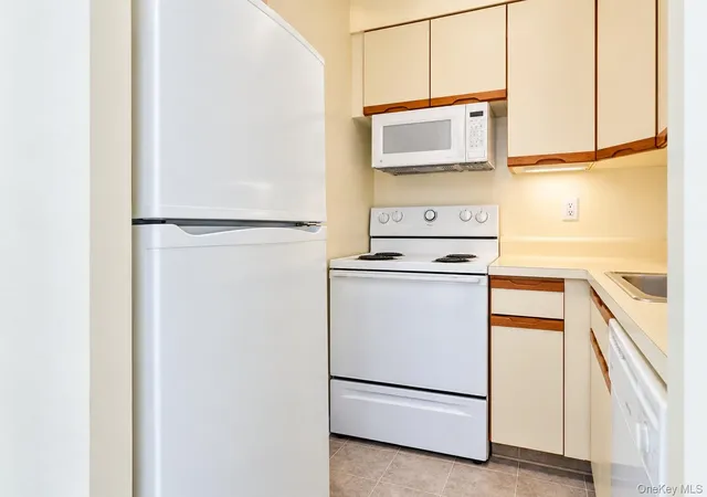 Photo 2 of House for sale at 360 Shore Rd #5A, Long Beach, NY 11561 | MLS# 1066063 | Listing updated on 2026-10-23