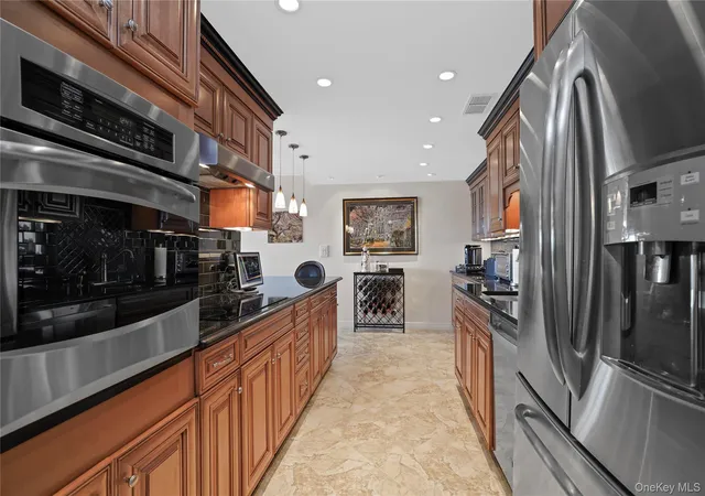 Photo 3 of Condo for sale at 300 High Point Dr #610, Greenburgh, NY 10530 | MLS# 1066072 | Listing updated on 2026-10-24