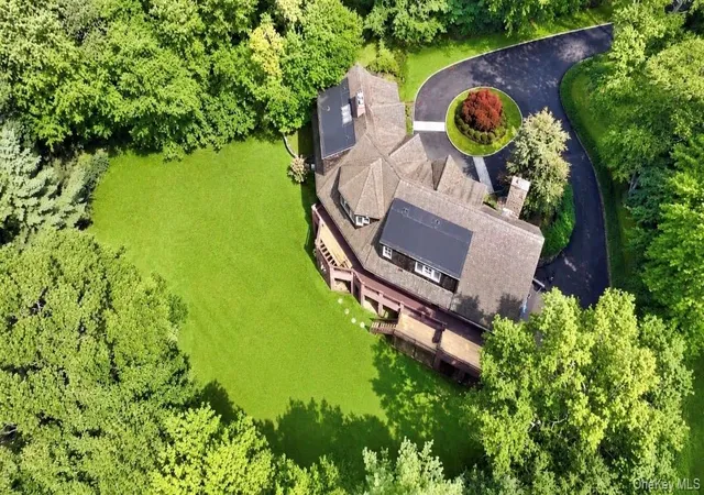 Photo 3 of Single family home for sale at 8 Ironwood Ln, Harrison, NY 10580 | MLS# 1066087 | Listing updated on 2026-10-27